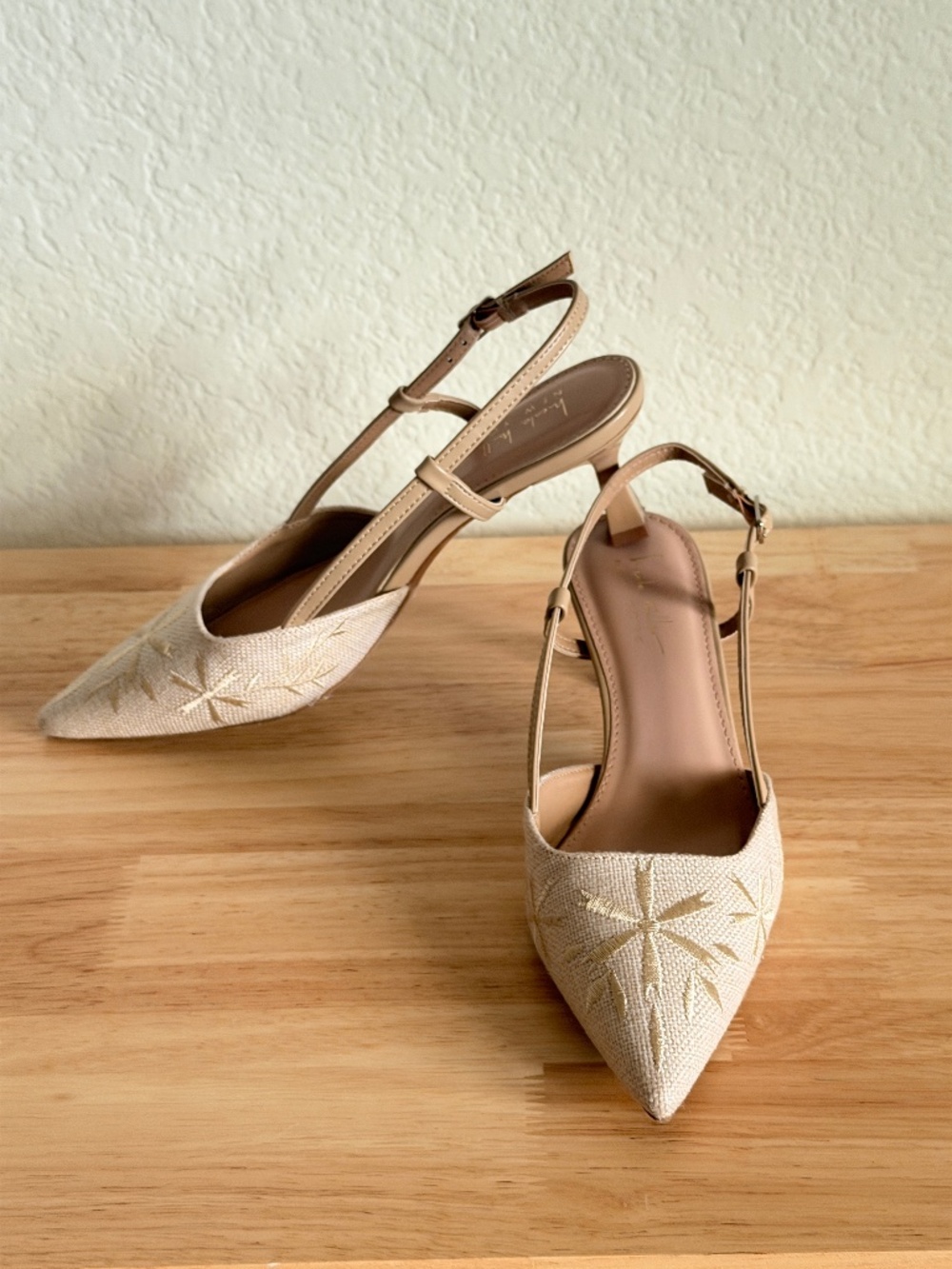 NWT~Nicole Miller New York~Beige~Slingback 'Strade' Pumps~Size 8.5